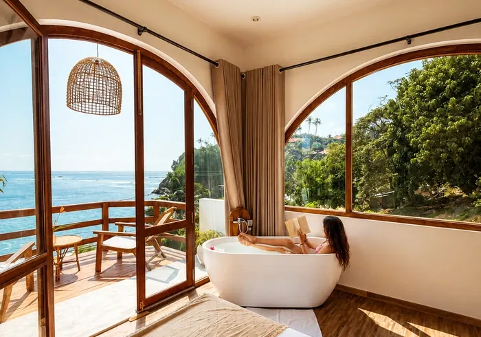 Boho Arch Cliffside Hot Tub Suite gallery photo 8