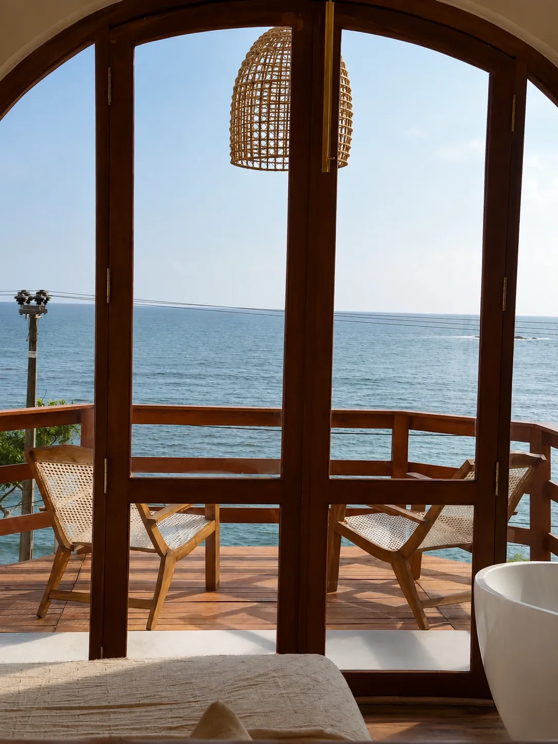 Boho Arch Surf View Hot Tub Suite gallery photo 9